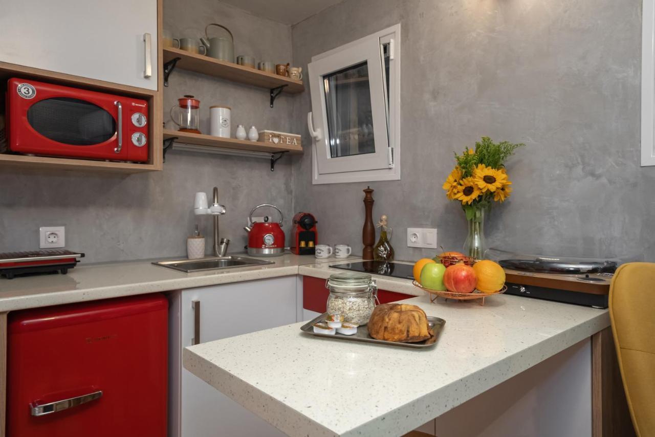 Cozy Tiny Apartment In The Heart Of Plaka Athens Exterior photo