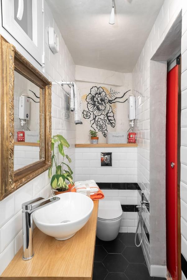 Cozy Tiny Apartment In The Heart Of Plaka Athens Exterior photo