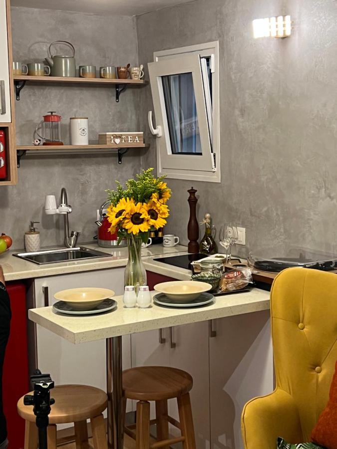 Cozy Tiny Apartment In The Heart Of Plaka Athens Exterior photo